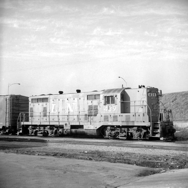 ln439b