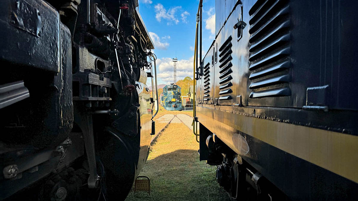 locomotives_leader